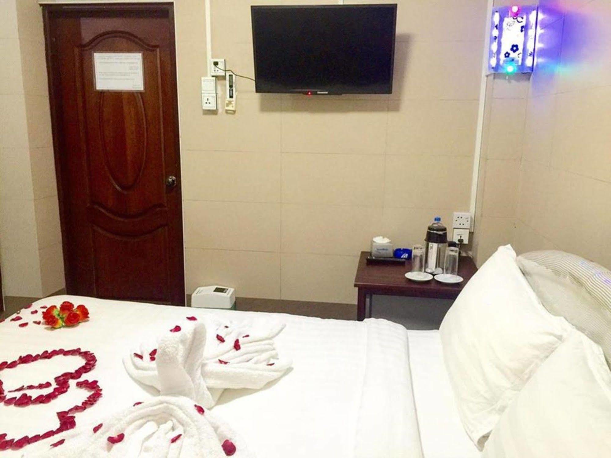Pandora Motel 양곤 외부 사진